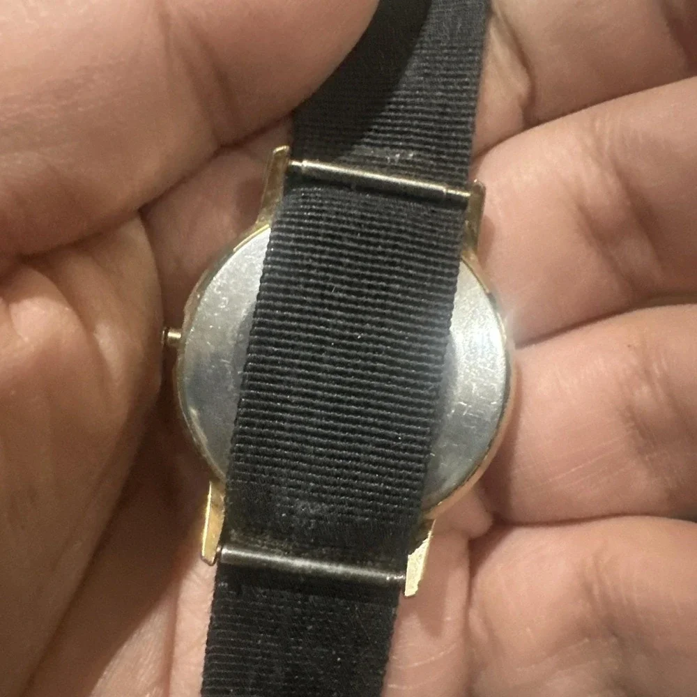 Working Vintage Timex‎ Waterproof Vintage Gold Tone Mens Watch 33mm - Fix Crown